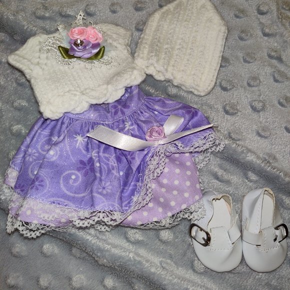 New Paola Reina Doll With 7 Handmade Outfits - Picture 4 of 9
